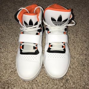 Adidas Roundhouse Mid sneakers